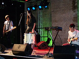 HTRK performing in 2007: Sean Stewart, Jonnine Standish, Nigel Yang