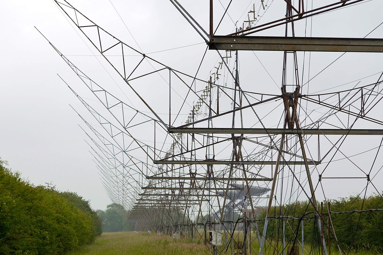 Cmglee Cambridge MRAO 4C Array.jpg
