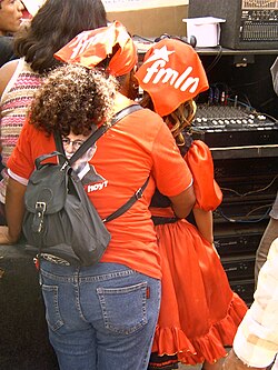 A photograph of Schafik Hándal's supporters