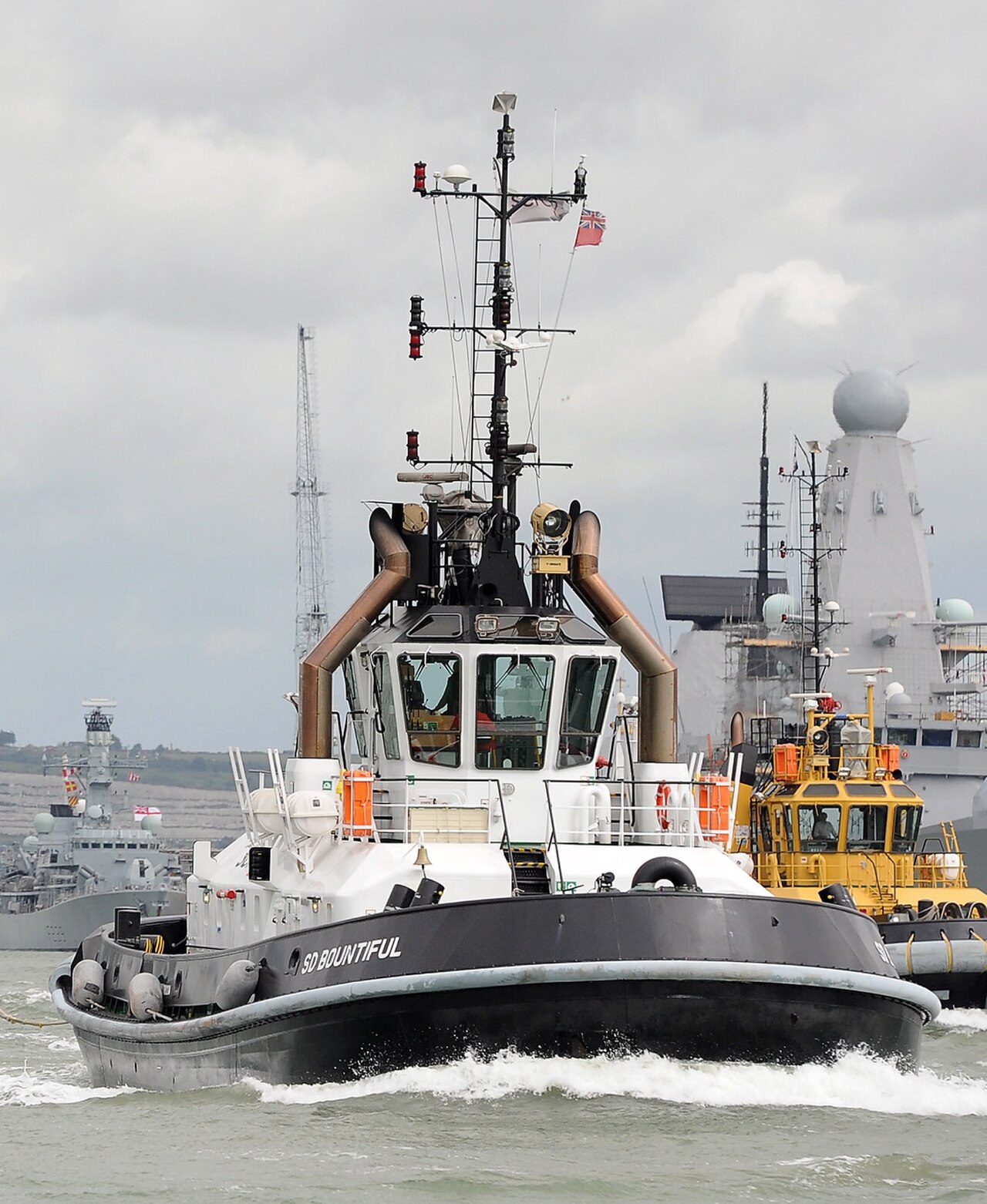 HMS Iron Duke Fitted with Artisan Radar MOD 45155677 (cropped).jpg
