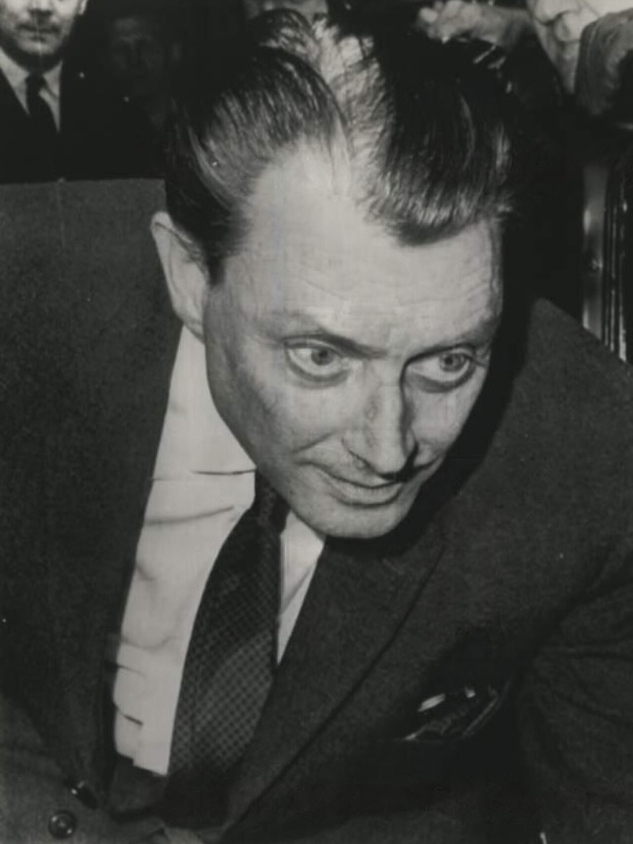 Stephen Ward leaves Magistrate's Court in London (July 1963) (cropped).jpg