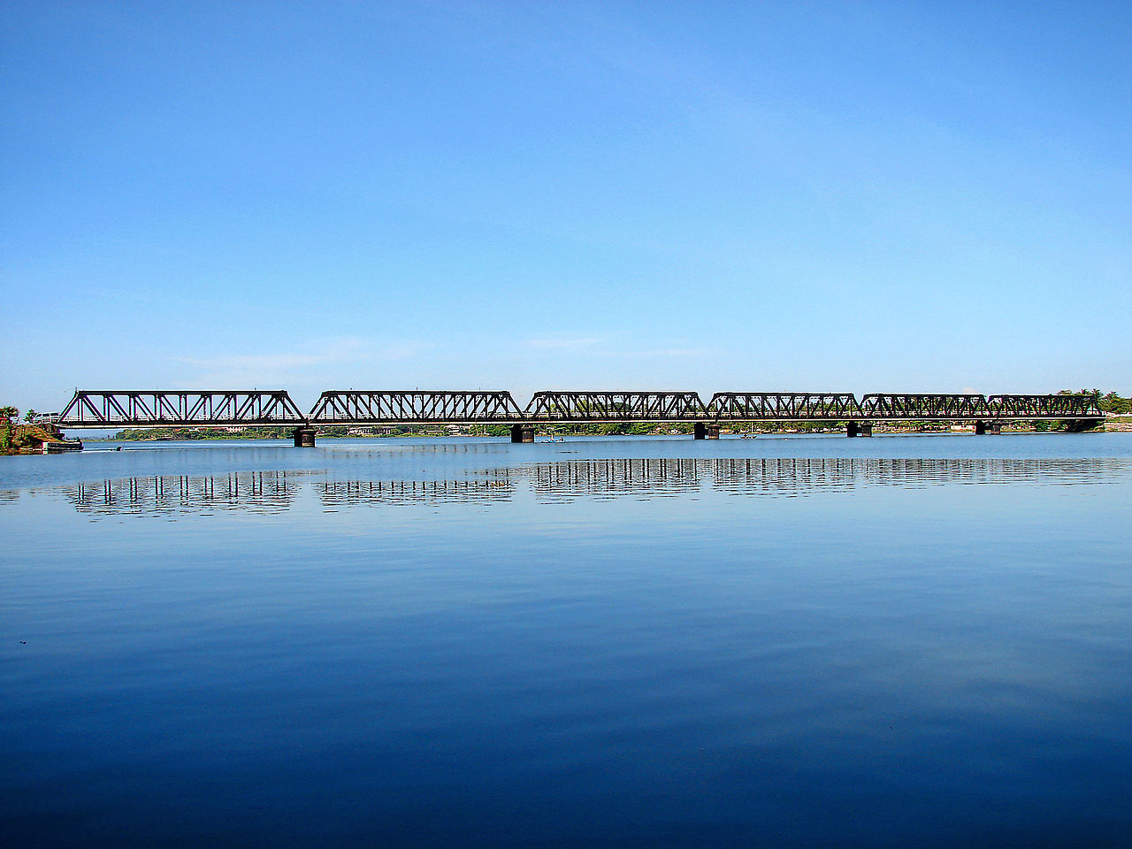 Kallady Bridge Batticaloa.jpg