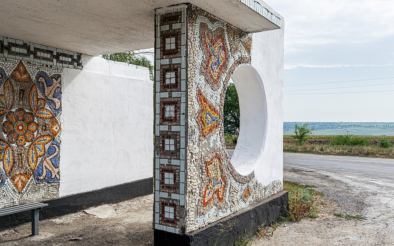 Soviet Bus Stop Grinauti Moldova 2020.jpg