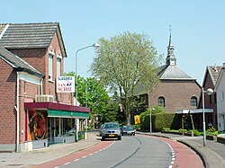 To the left the Heelweg in Dinxperlo, to the right the Hellweg in Suderwick with the Michaelskirche