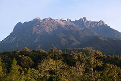 19. Gunung Kinabalu is the apex of Borneo.