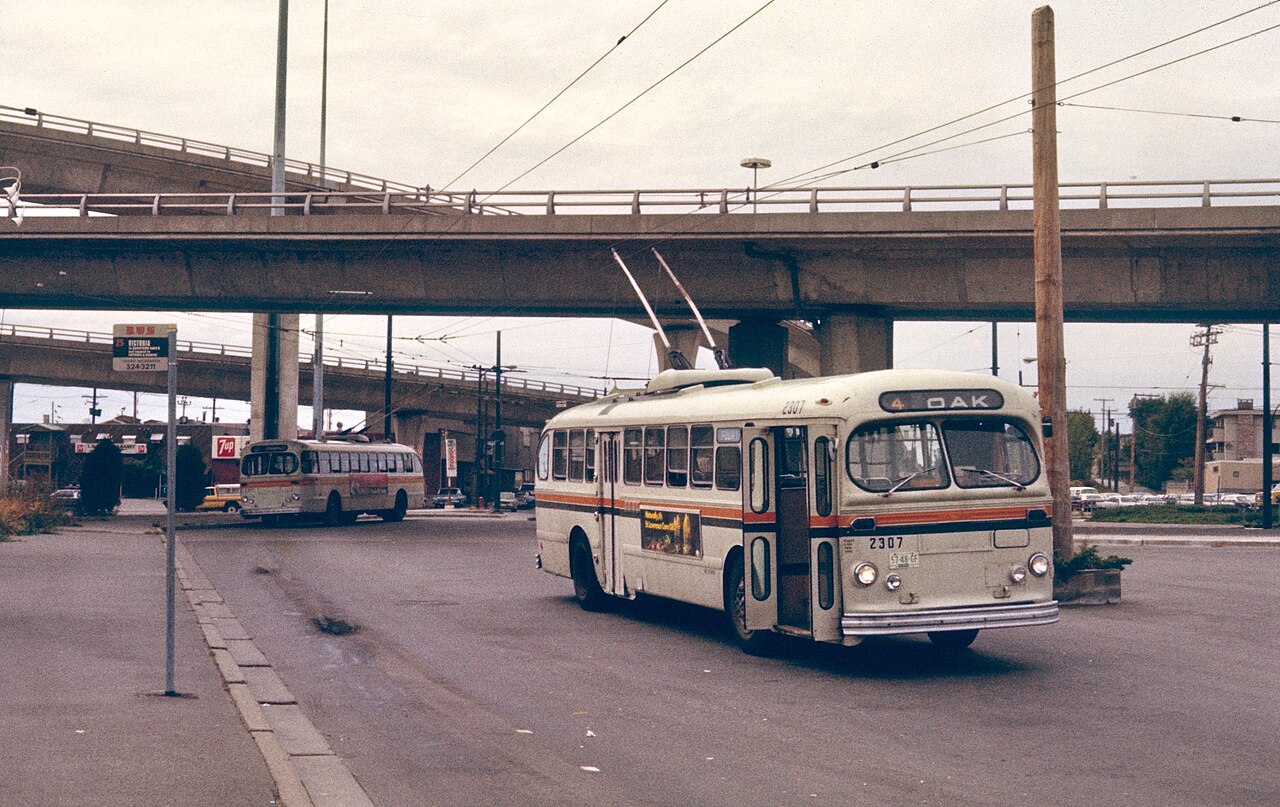 Vancouver Brill trolleybus 2307 wearing 1977 BC Hydro livery at Marpole Loop in 1981.jpg
