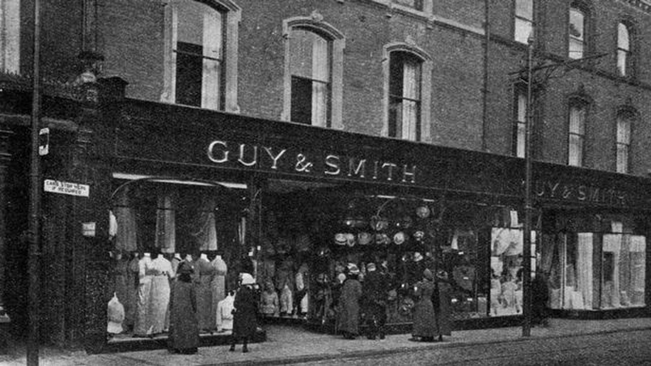 Guy & Smith in Victoria Street, Grimsby, pictured in 1913.jpg