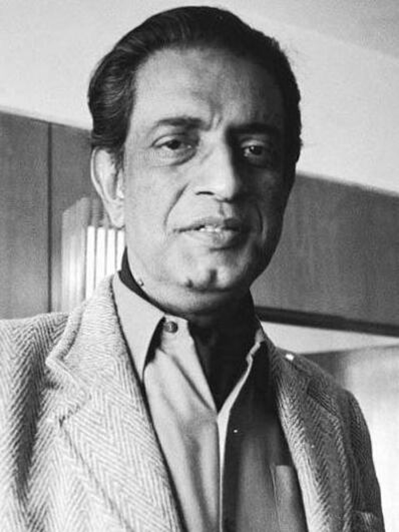 Satyajit Ray in New York (cropped).jpg
