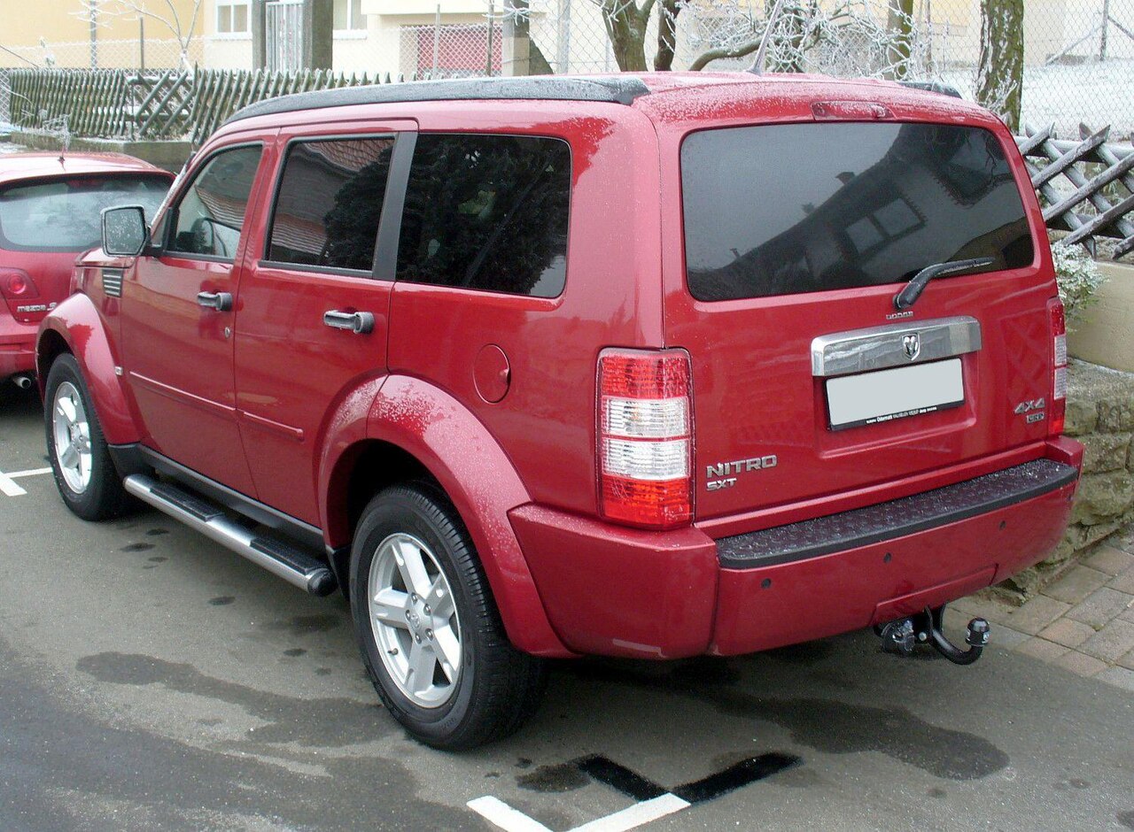 Dodge Nitro SXT 4x4 CRD Heck.JPG