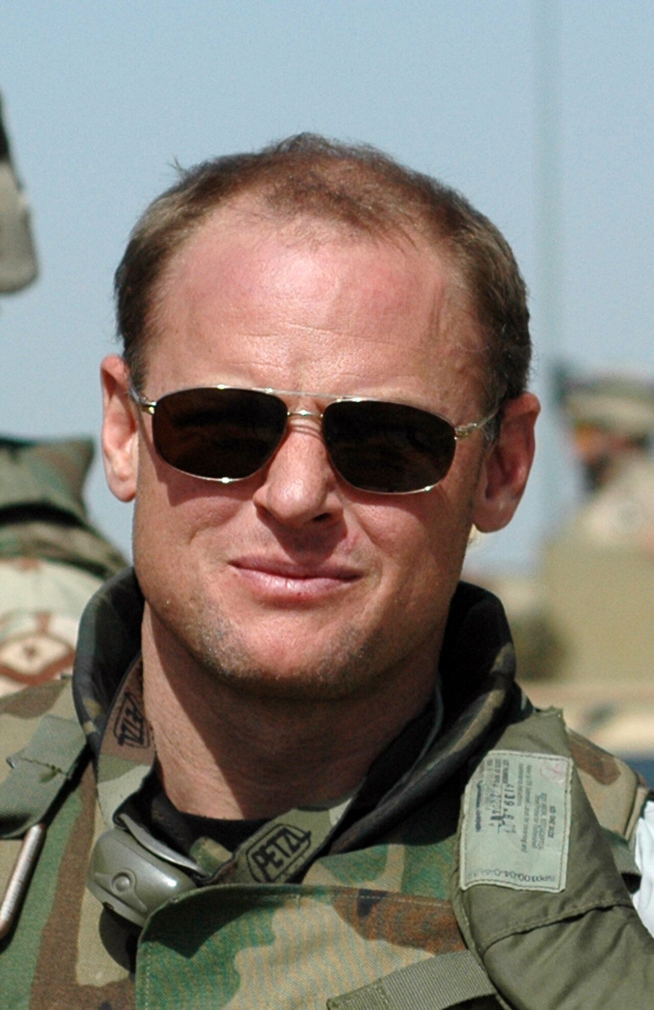 Michael Yon in Iraq cropped.JPG
