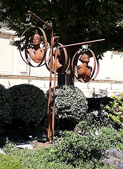 Strange Fruit, in the town hall garden, a sculpture evoking anger, fear, and abandonment caused by the slave trade