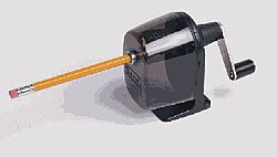 Hand-cranked planetary sharpener, with cover in place