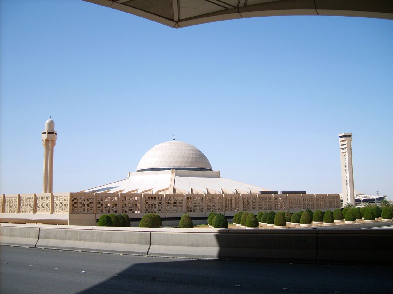 King Khalid Airport Mosque.jpg
