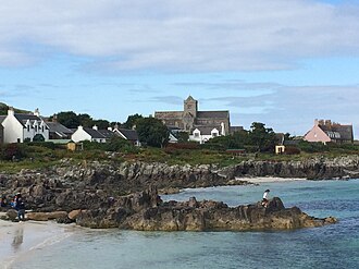 Baile Mòr, with the Abbey, seen from the harbour