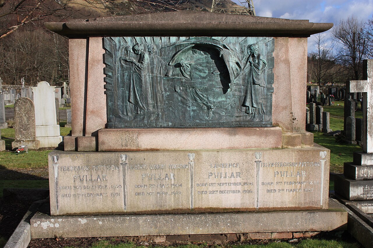 The Pullar Memorial, Logie Kirkyard.jpg