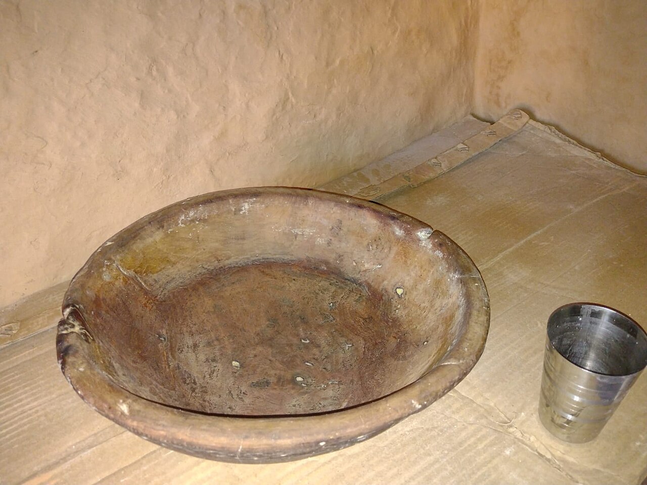 Paraat परात 01.jpg
