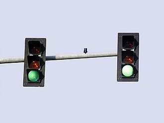3M traffic signals in Shelton, Washington, as seen from the signal's intended viewing area. Special light-diffusing optics and a coloured Fresnel lens create the indication