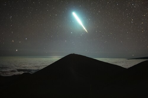 Fireball over Maunakea, Hawaiʻi, near Gemini North