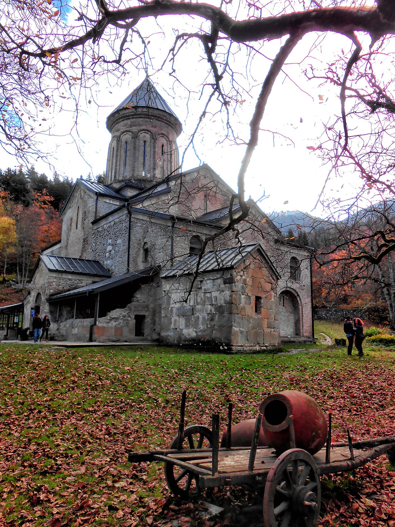 Kintsvisi Monastery By Abramia.JPG