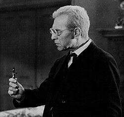Van Helsing as portrayed in the 1931 Dracula adaptation