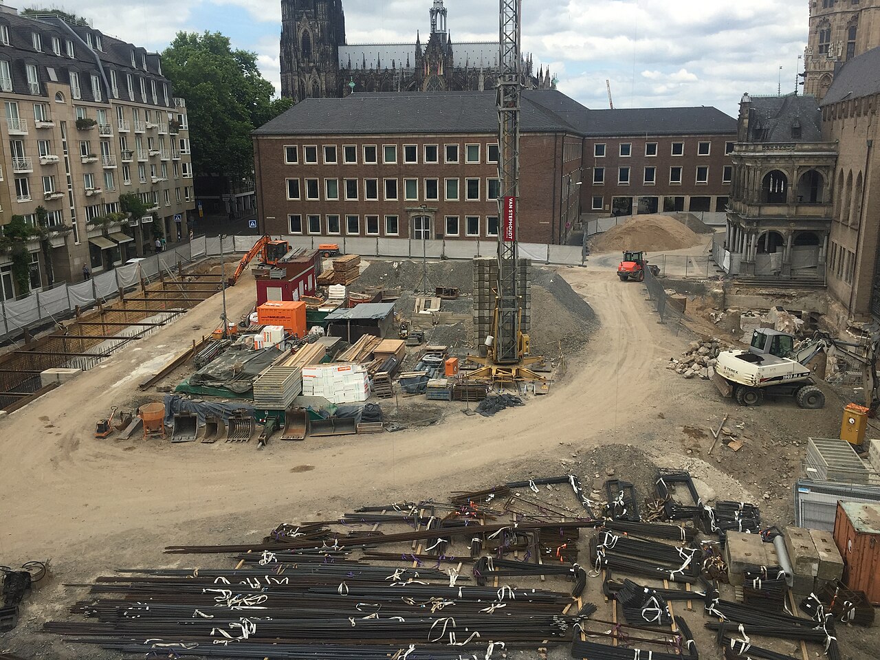 Construction site in Cologne, Germany (2017).jpg