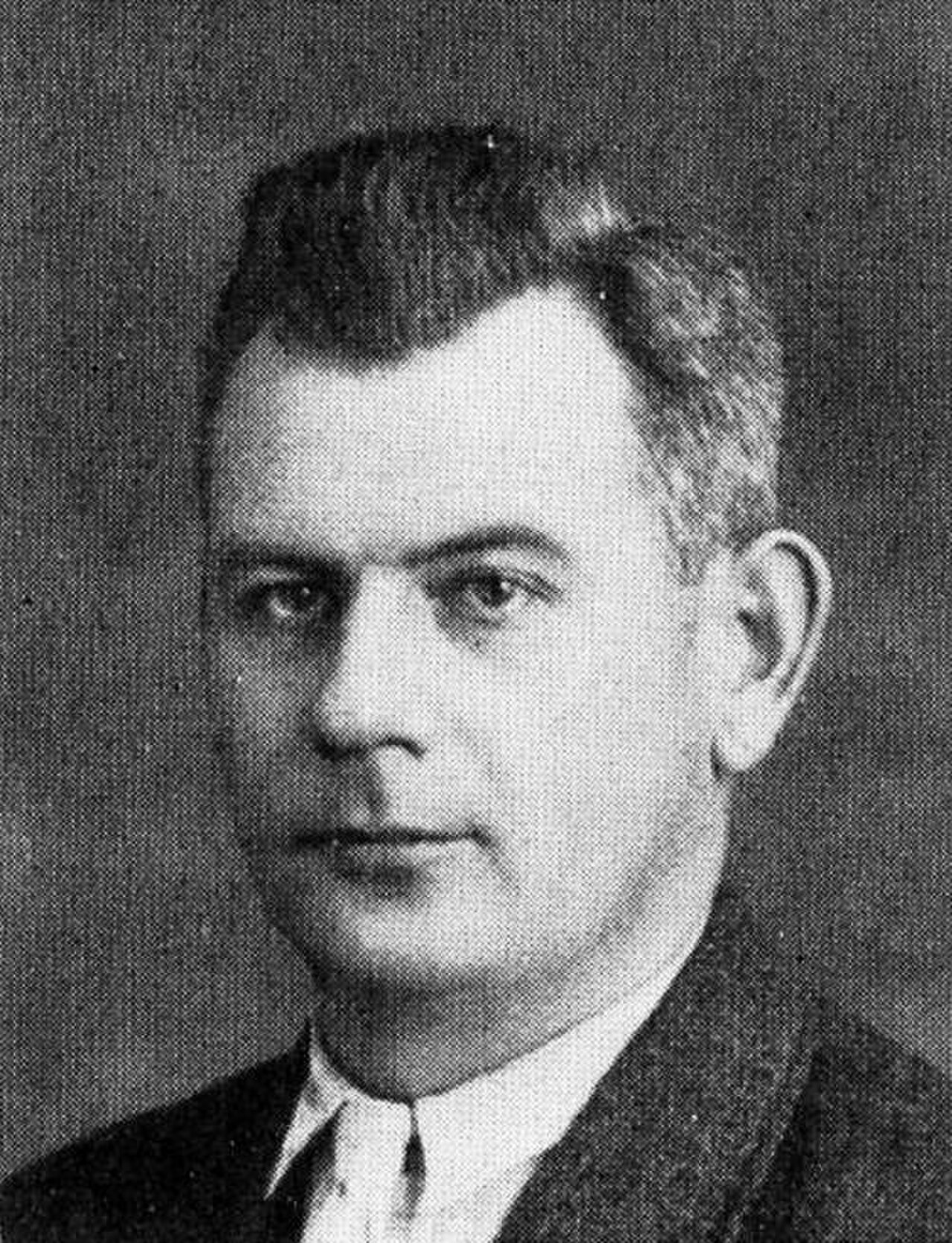 Hermann Matern 1932.jpg