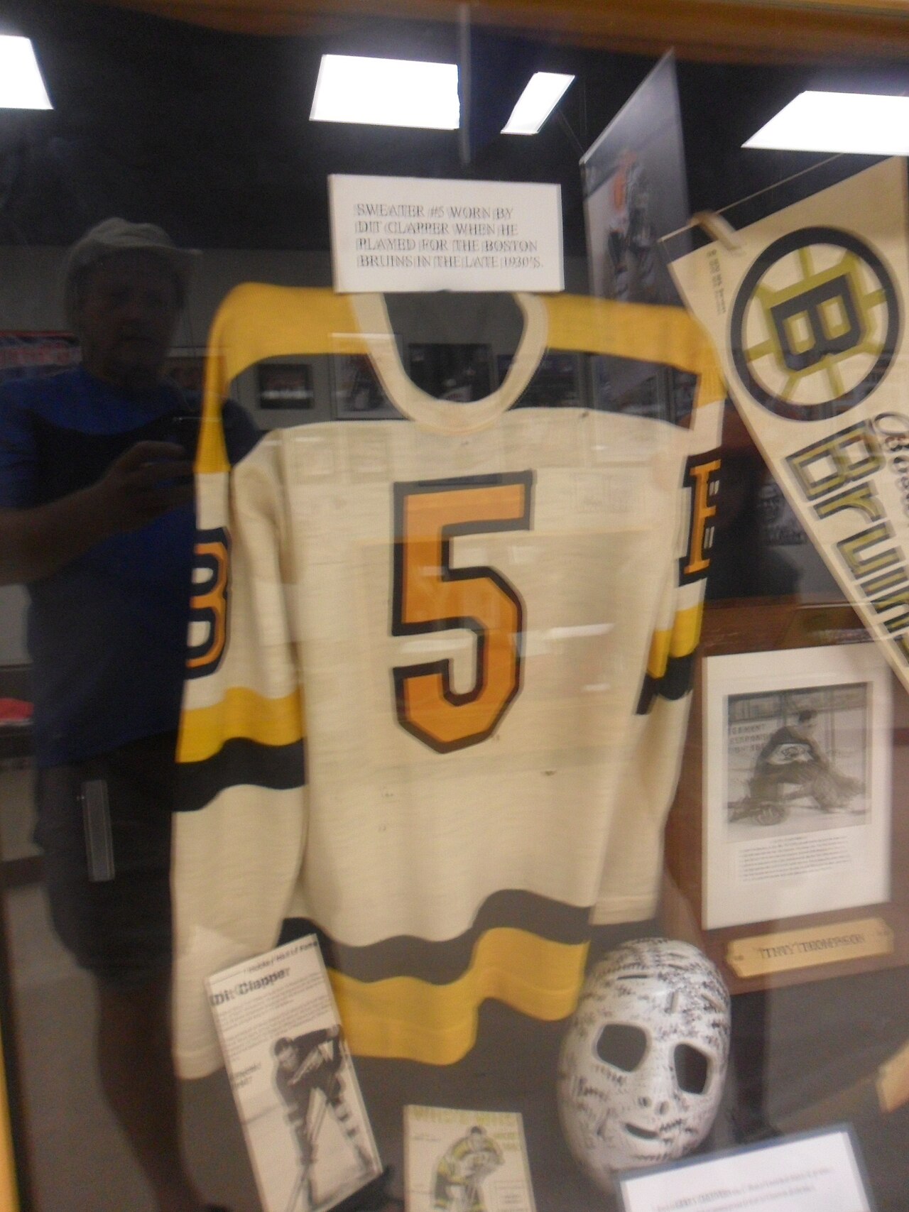 Dit Clapper jersey at IHHOF.JPG