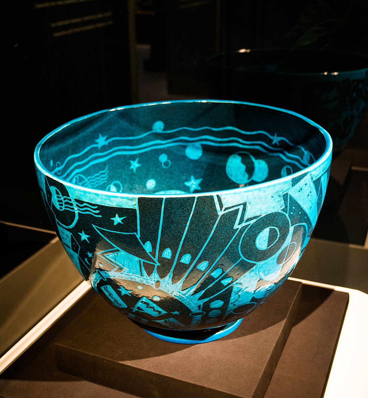 New Yorker punch bowl 02 - Viktor Schrenkengost (39517173152).jpg