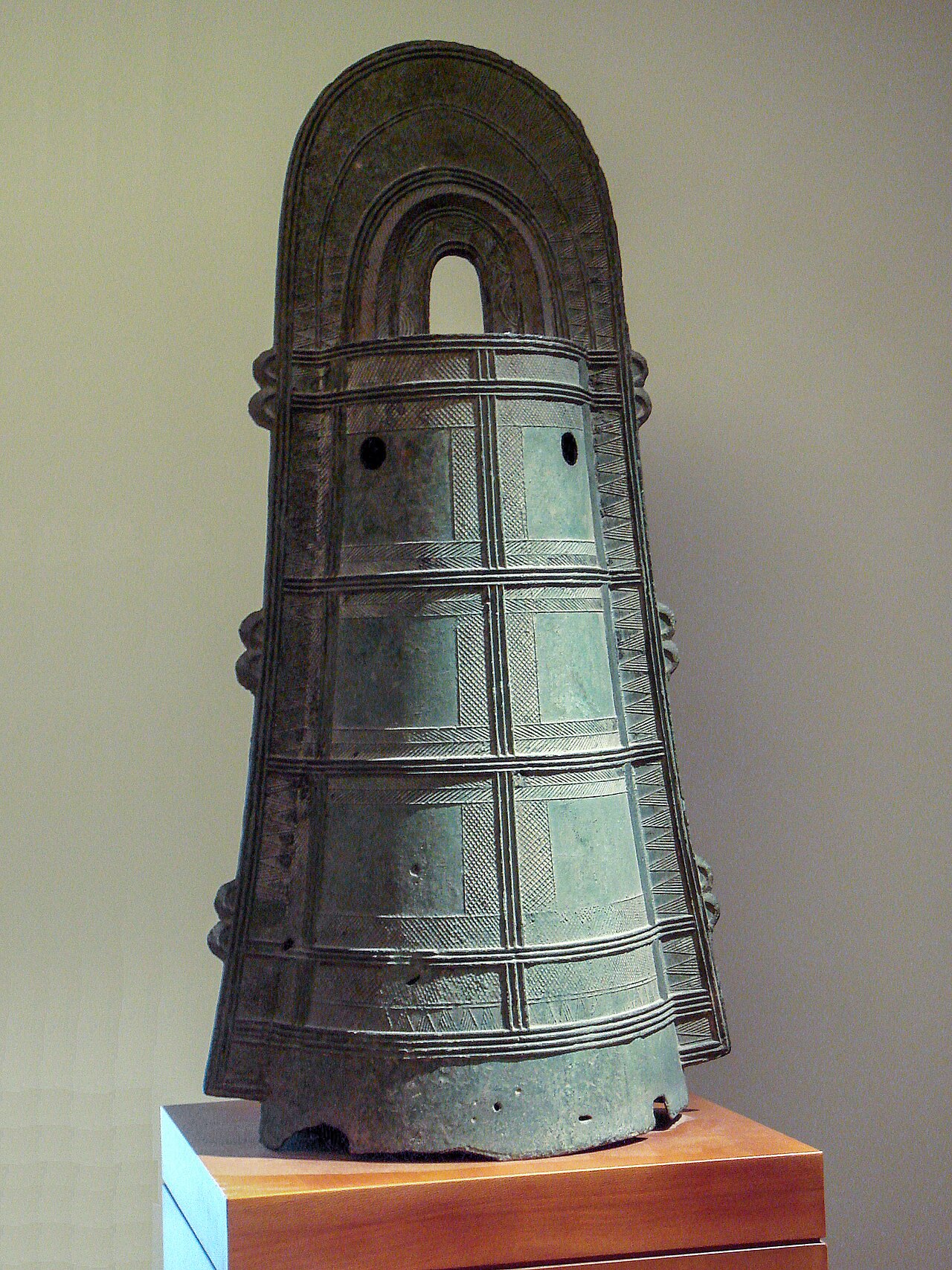 DotakuBronzeBellLateYayoi3rdCenturyCE.jpg