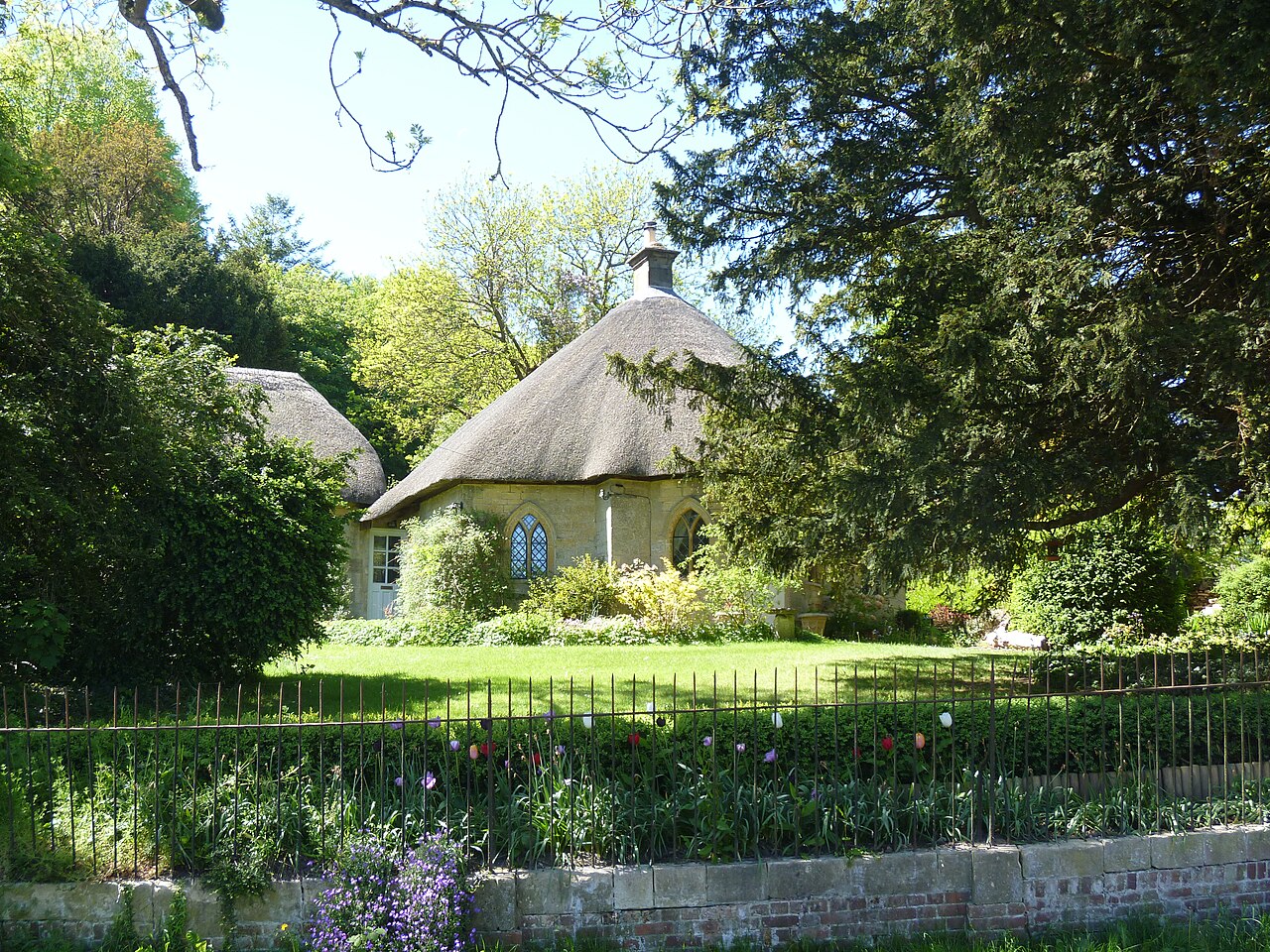 Tilted Lodge (geograph 4488023).jpg