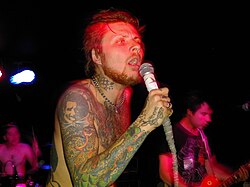 Singer Gene Louis performing in 2007
