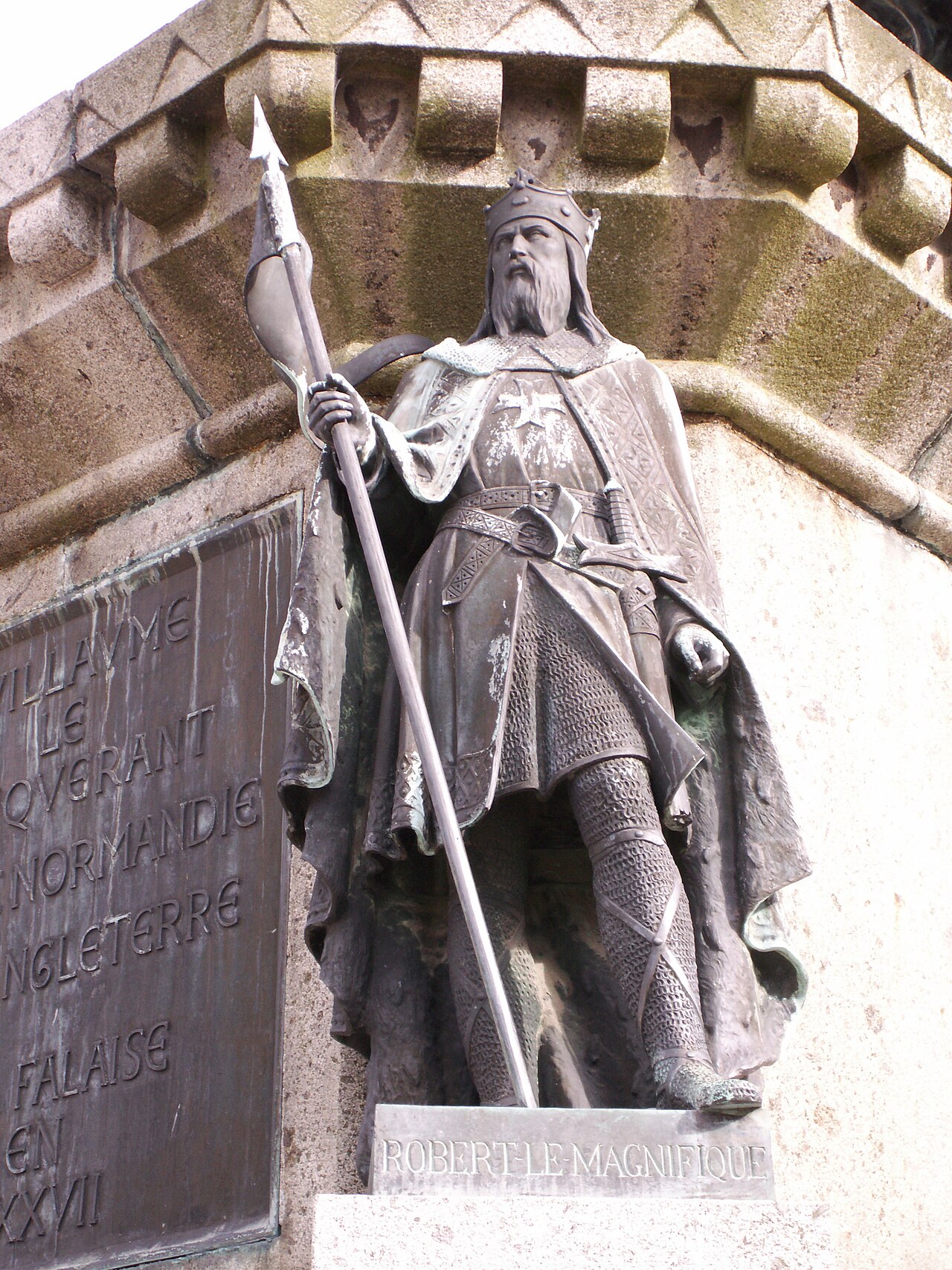 Robert magnificent statue in falaise.JPG