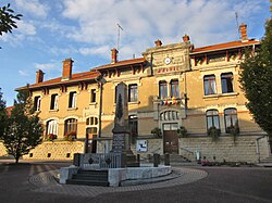The town hall in Piennes