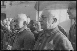 Sachsenhausen detainee with glasses in the foreground wears a two-colour ID-emblem