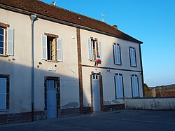 The town hall in Parly