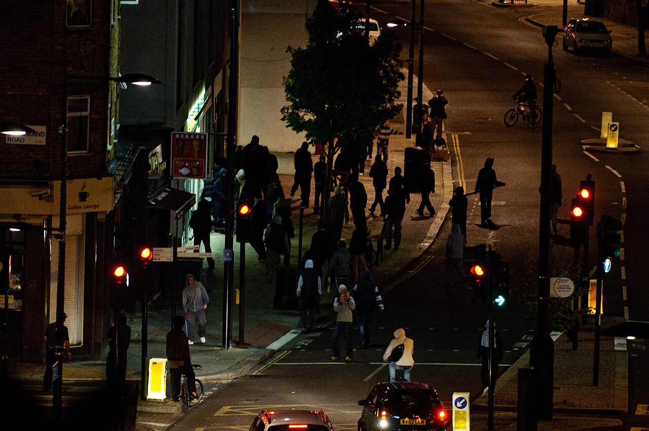2011 London riots.jpg