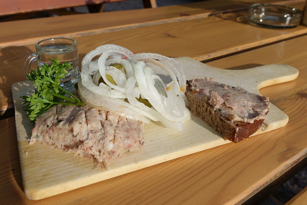 Verhackert Brot Fischerhütte 20220923.jpg