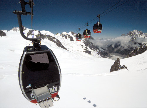 An example of "wide angle" distortion used for artistic purposes. Created by an 18 mm lens on a full-frame 35 mm camera.