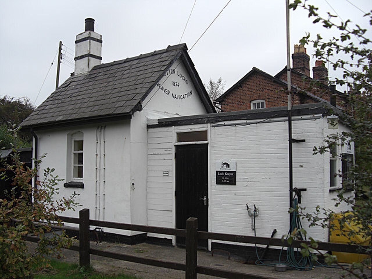 Lockkeeper's cottage, Dutton Locks - geograph.org.uk - 1544685.jpg