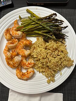 Air-fried shrimp with rice and asparagus