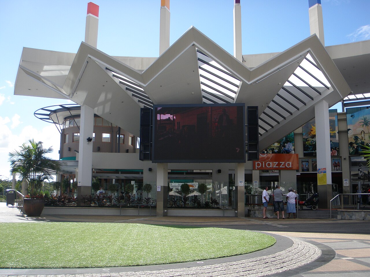 Hyperdome Piazza 2009-2.jpg