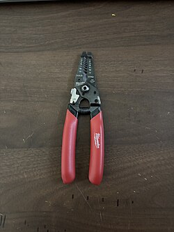Milwaukee tool wire stripper/cutter 48-22-3043