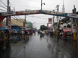 The welcome arch along Nueno Avenue (prior to its dismantling in 2023)