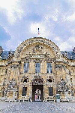 The north portal, depicting Louis XIV on horseback