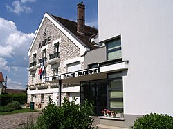 The town hall in Samoreau