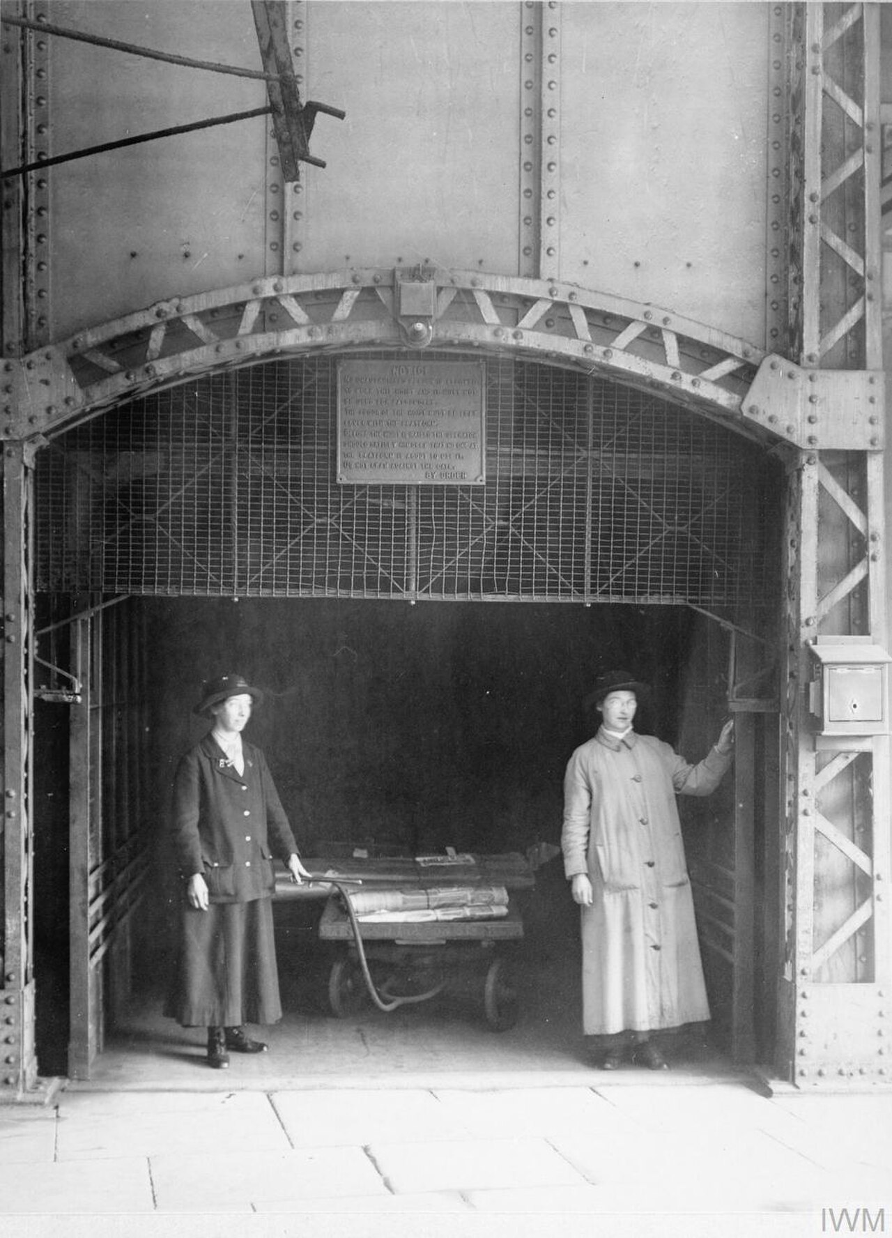 THE WOMEN'S WORK IN TRANSPORT SERVICES, 1914-1918 Q109862.jpg