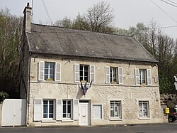 The town hall in Duvy