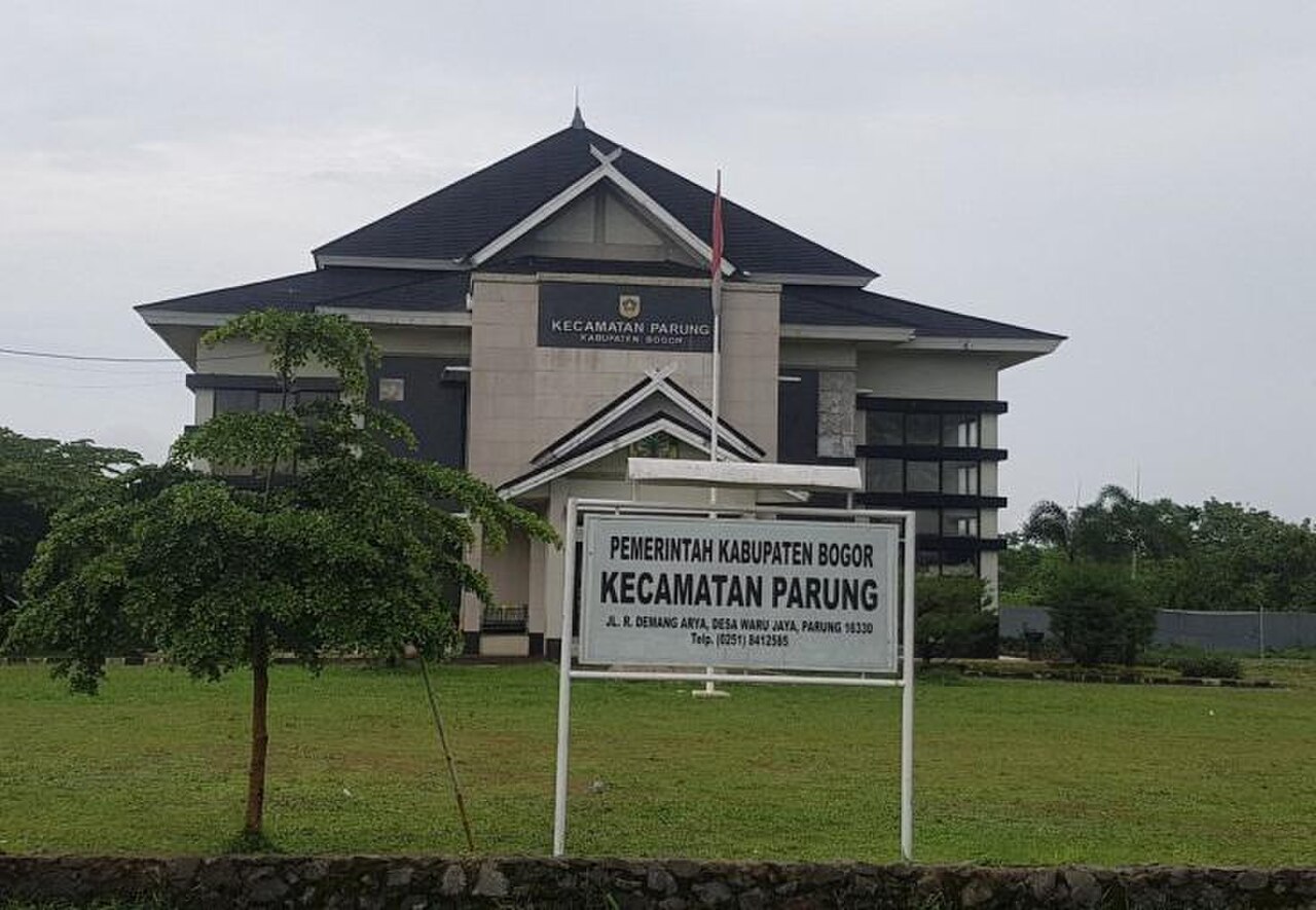Kantor kecamatan Parung Bogor yang baru.jpg