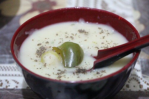 Portobello soup with capsicum (bell pepper) and a sprinkle of black pepper