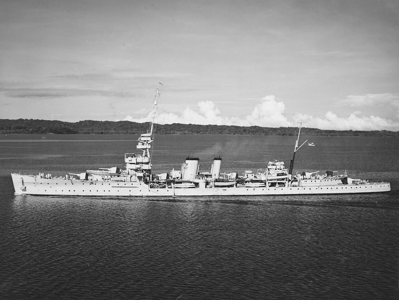 HMS Despatch (D30) underway off the Panama canal zone on 31 October 1939.jpg